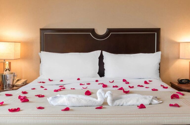 honeymoon suites at Omni Severin Hotel in indianapolis