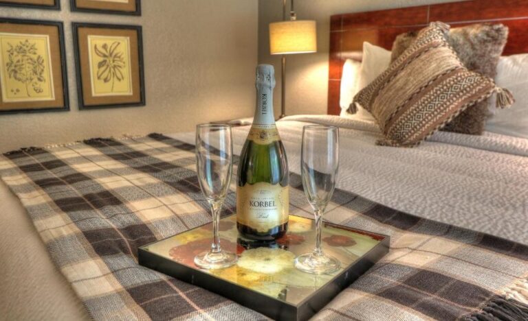 honeymoon suites at River Edge Inn in gitlenberg