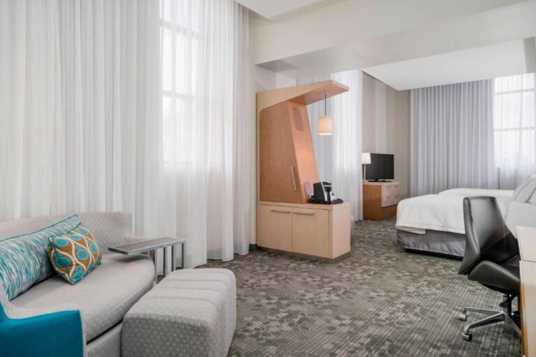 honeymoon suites niagara falls Courtyard by Marriott