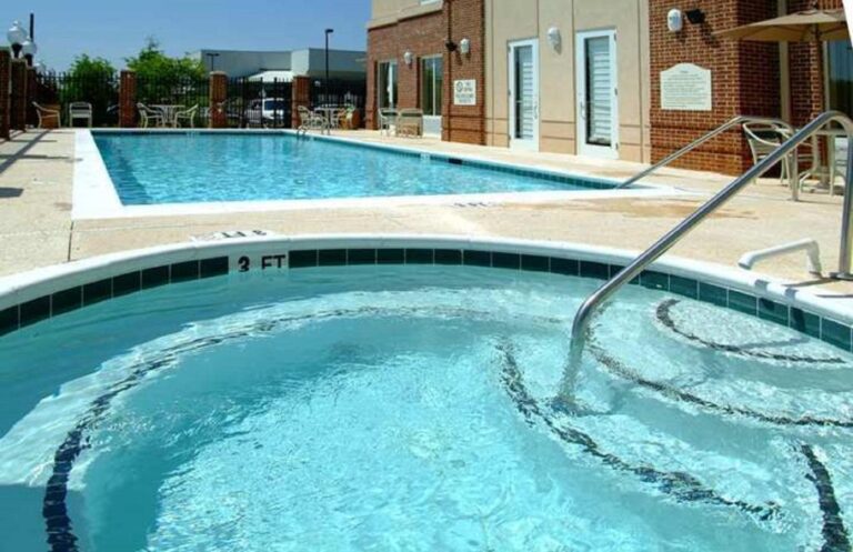 hot tub hotels in Albany for couples