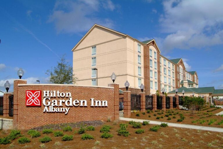 hot tub hotels in Albany for couples 2