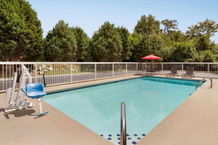 hot tub hotels in Augusta for couples 2
