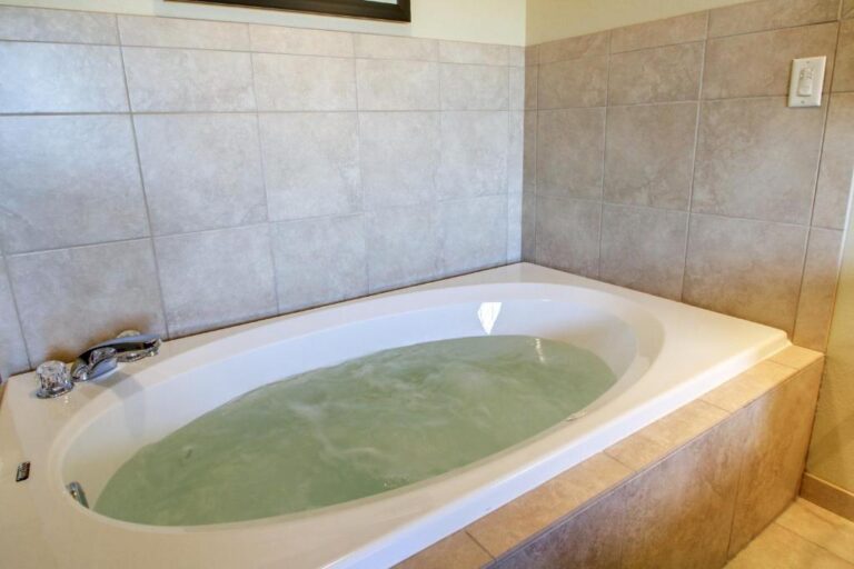 hot tub hotels in Indiana 3