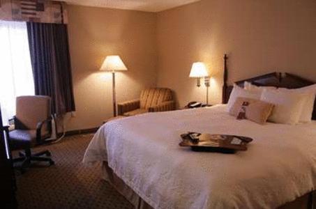 hot tub hotels in Overland Park 2