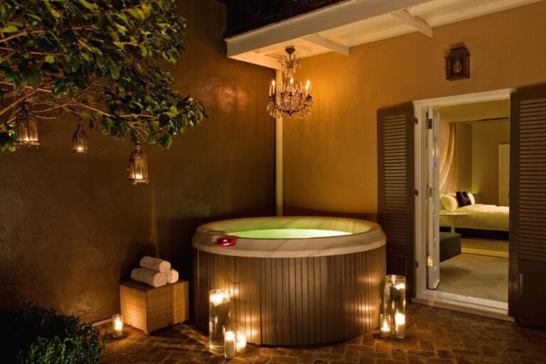 hot tub suites in New Orleans