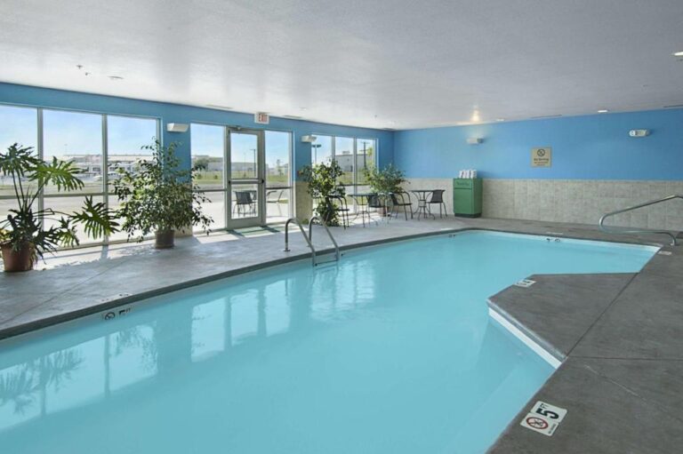 hotels in Topeka with private hot tub 2
