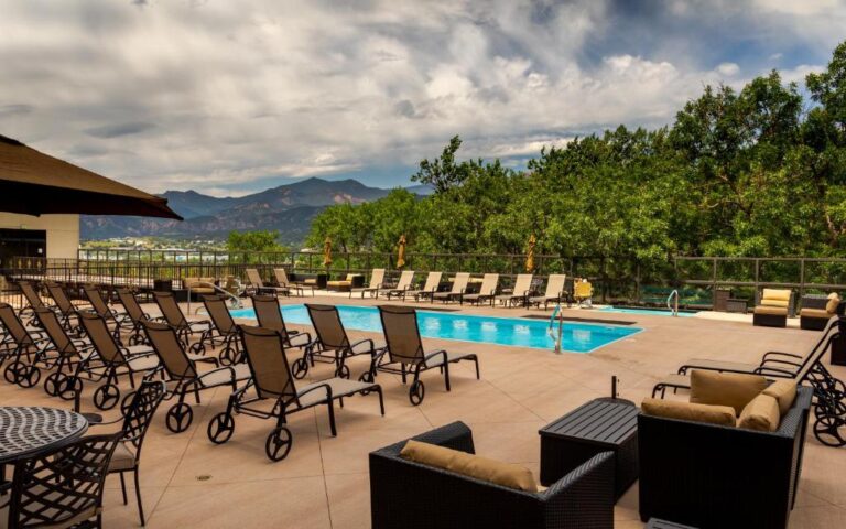 hotels with hot tub suites in Colorado Springs 2