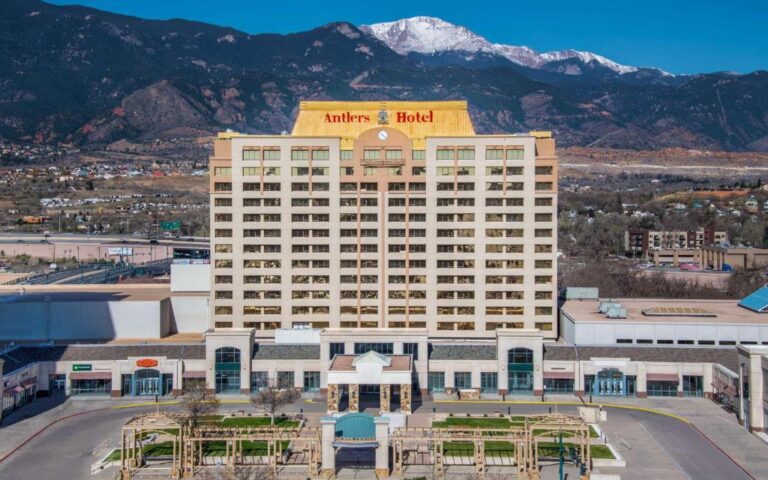 hotels with hot tub suites in Colorado Springs
