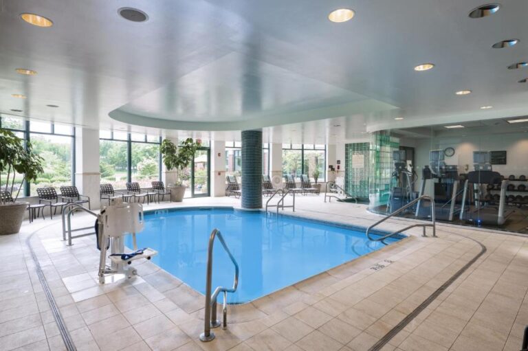 hotels with hot tub suites in Connecticut 4