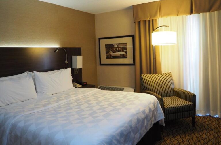 hotels with hot tub suites in Sioux City 2