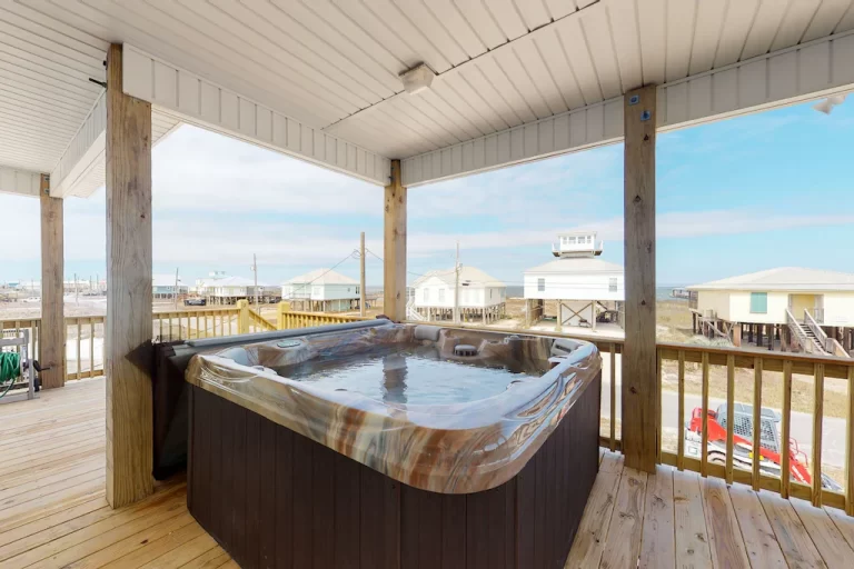 lodges in Mobile with private hot tub 4