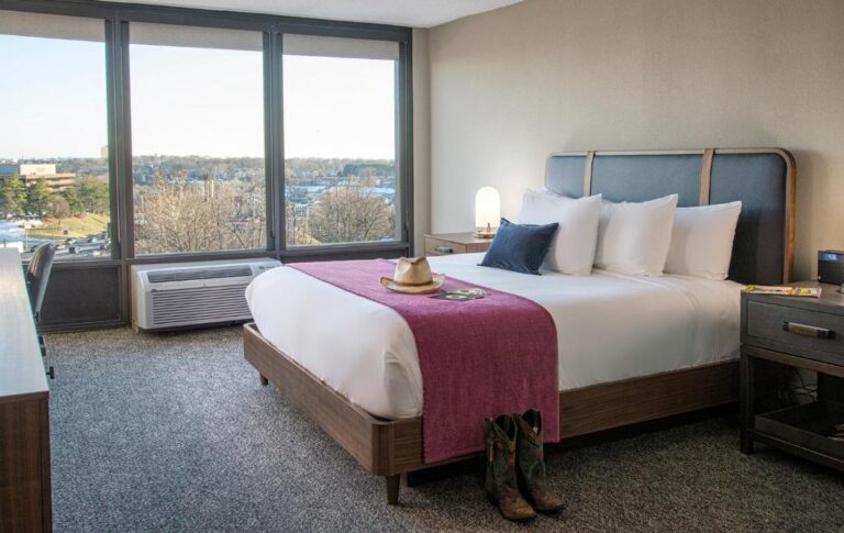 nashville honeymoon suites at Hotel Preston Nashville Airport