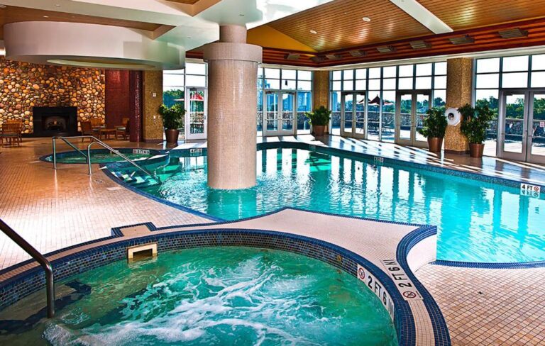 niagara falls Seneca Niagara Resort & Casino honeymoon suites