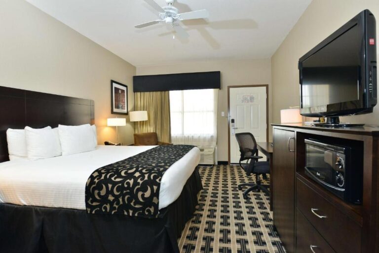 romantic hotels in New Orleans with private hot tub 3