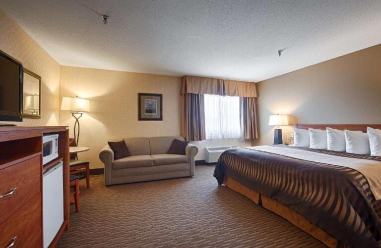 romantic hotels in Sioux City with hot tub in room 2