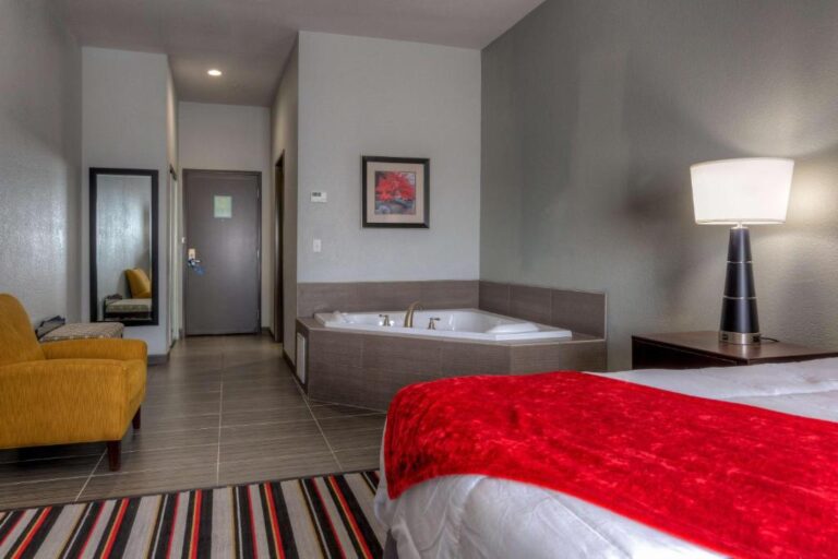 tulsa honeymoon suites at Best Western Plus Coweta's 1st Hotel