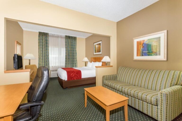 Baymont by Wyndham - Studio King Suite