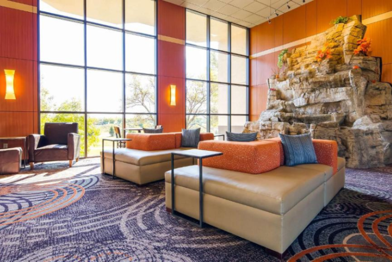 Best Western Plus Dakota Ridge - Lounge Area