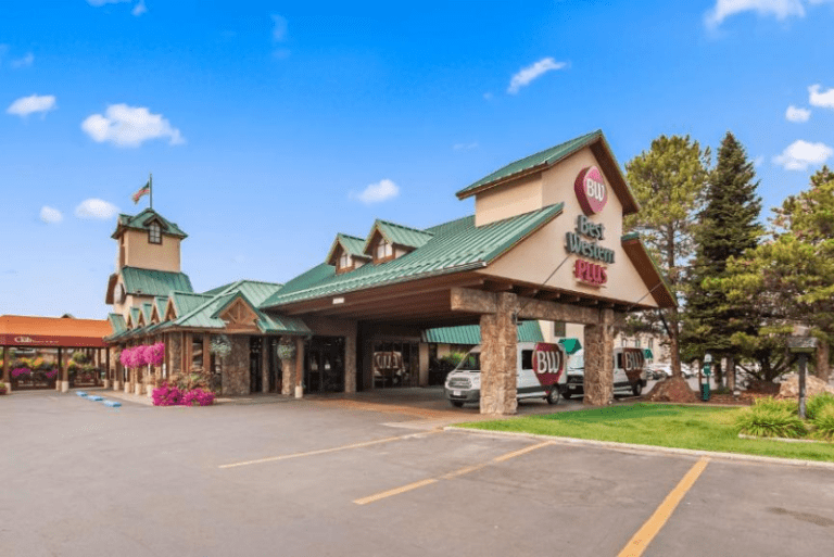 Best Western Plus - Front View (2)