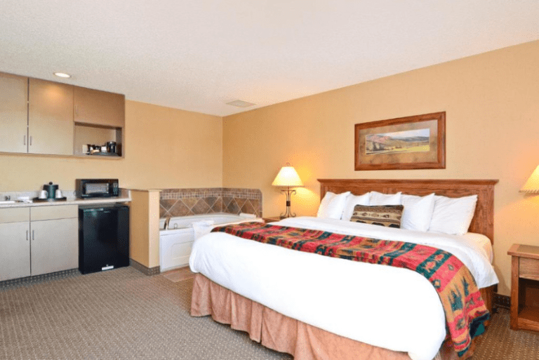 Best Western Plus Kelly Inn - King Room with Spa Bath
