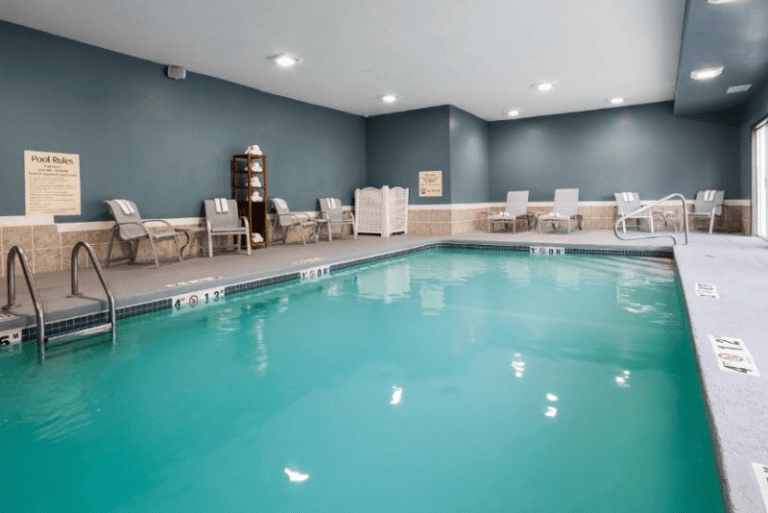 Best Western Plus Lee's Summit Hotel & Suites - Pool Area