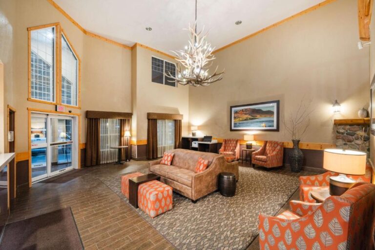 Best Western Plus Riverfront - Lobby