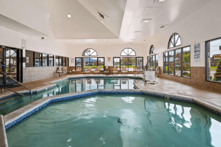 Best Western St. Louis Inn - Pool Area