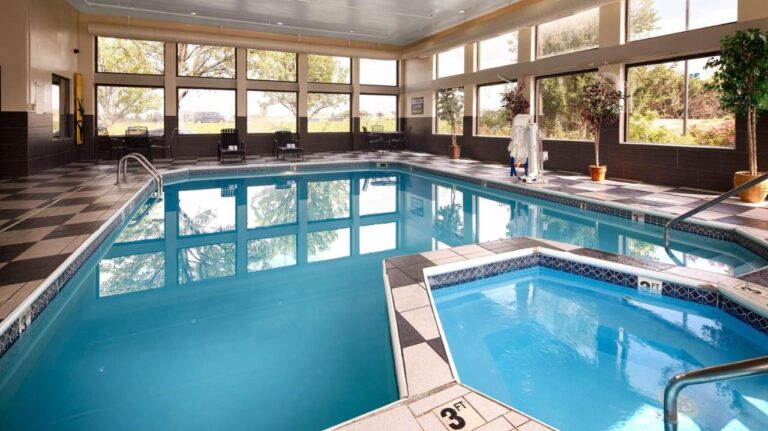 Best Western Suites Columbus indoor pool at hotel