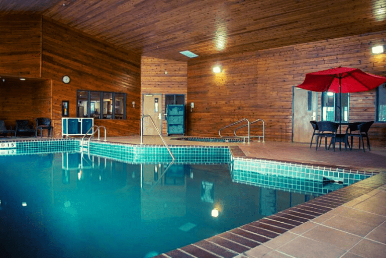 Bitterroot River Inn - Pool Area