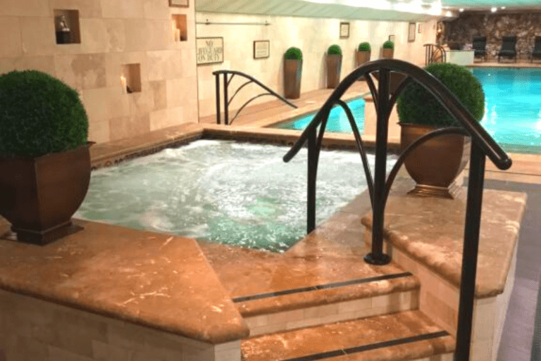 Bozeman Lewis & Clark Motel - Pool Area with Hot Tub