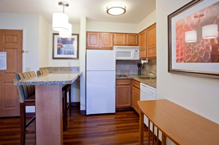 Candlewood Suites Eagan - Standard Suite 2