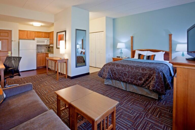 Candlewood Suites Eagan - Standard Suite