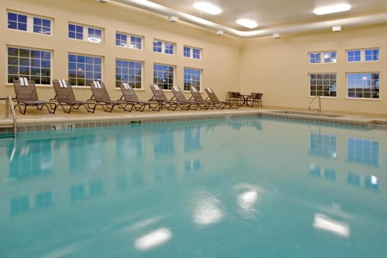 Candlewood Suites Polaris indoor pool