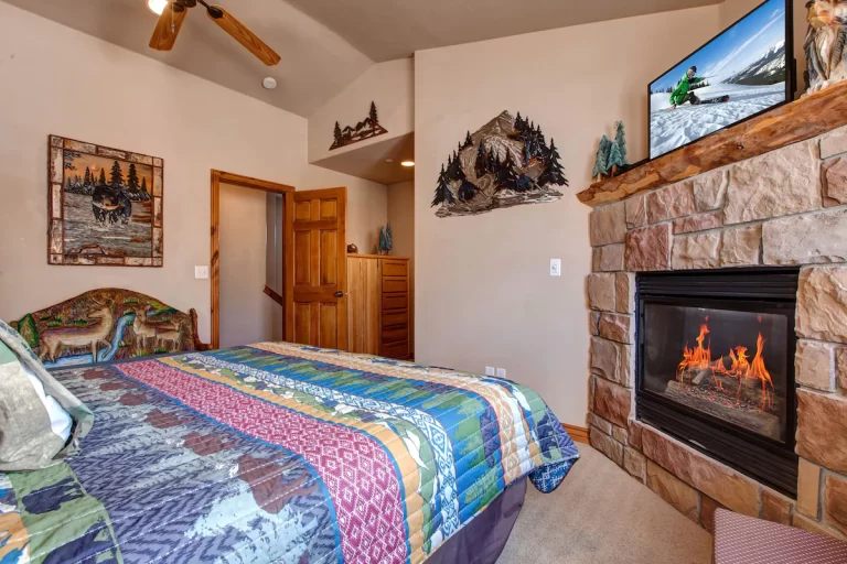 Charming Bear-Themed Home Salt Lake City bedroom