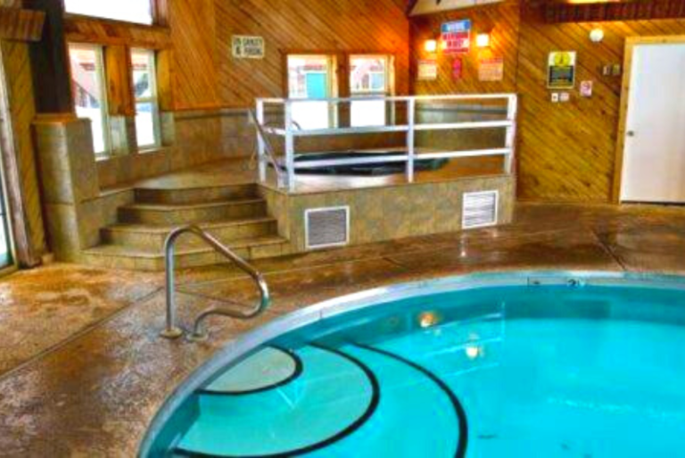 Chateau Rouge - Pool Area with Hot Tub