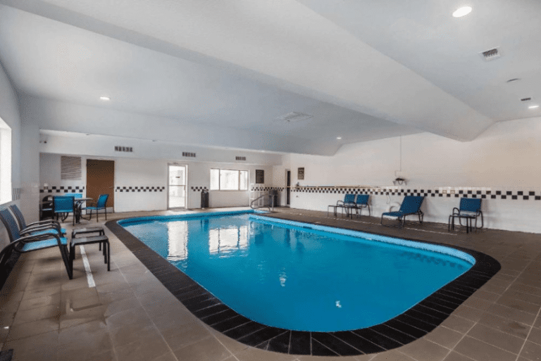Comfort Inn & Suites Crystal Inn - Indoor Pool