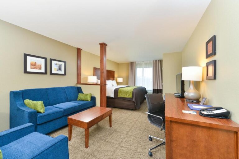 Comfort Inn & Suites West - King Suite with Sofa Bed