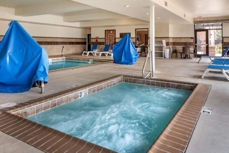 Comfort Suites Airport-University - Pool Area with Hot Tub