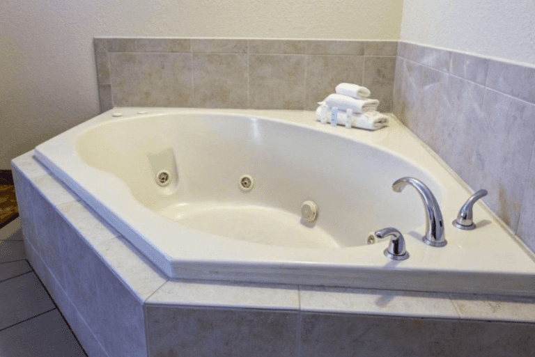 Comfort Suites Kansas City - King Suite with Spa Bath 2