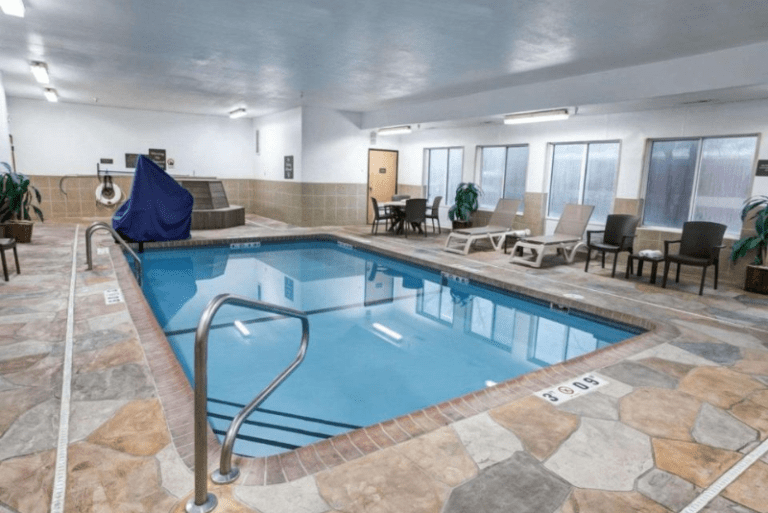 Comfort Suites Kansas City - King Suite with Spa Bath - Pool Area