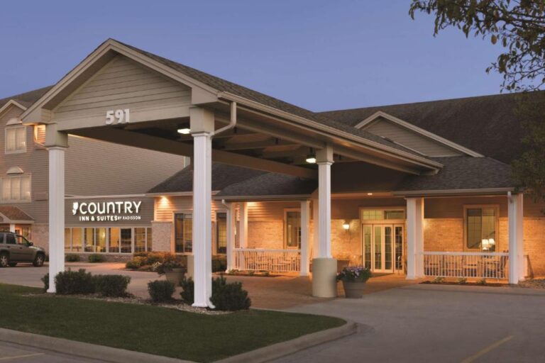 Country Inn & Suites by Radisson - Front View