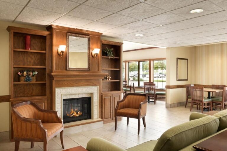 Country Inn & Suites by Radisson - Lobby