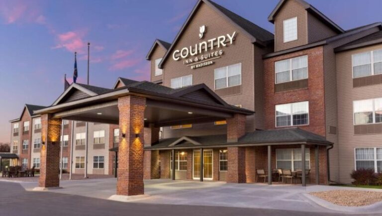 Country Inn and Suites by Radisson - Front View