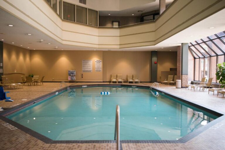 Crowne Plaza Suites - Pool Area