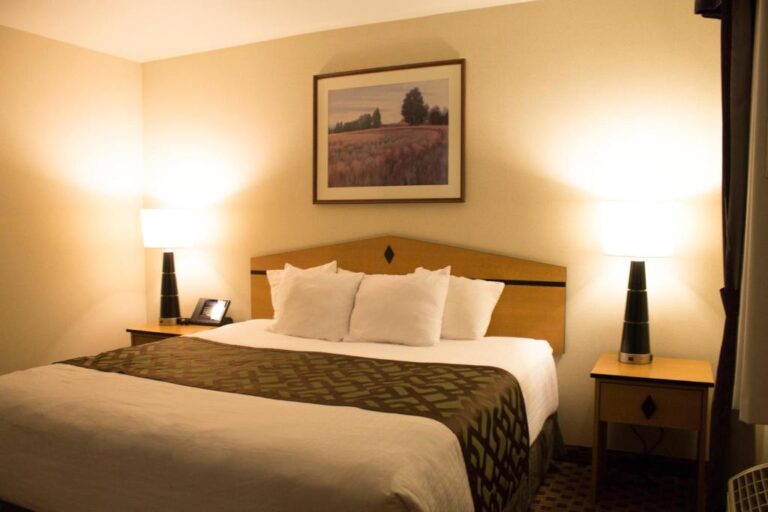 Crystal Inn Hotel - King Room with Spa Bath