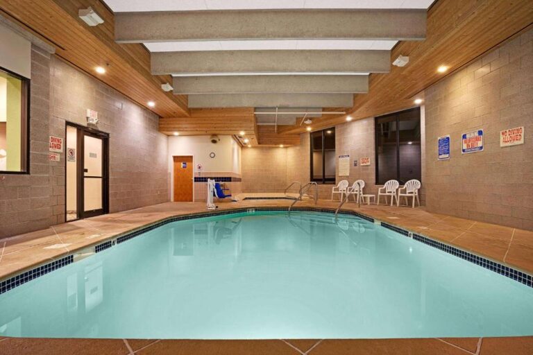 Days Inn by Wyndham Eagan - Pool View