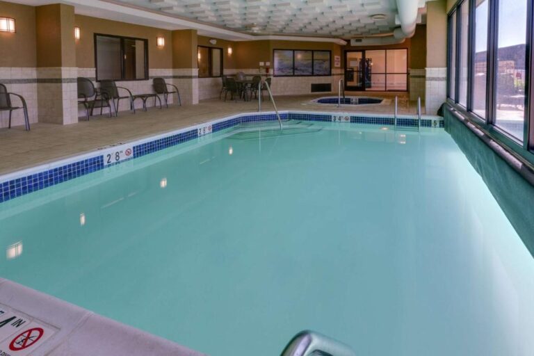 Drury Inn & Suites Memphis Southaven - Indoor Pool Area with Hot Tub