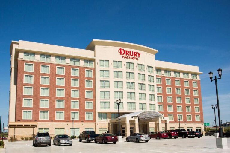 Drury Plaza Hotel - Front View