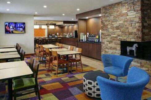 Fairfield Inn & Suites - Dining Area