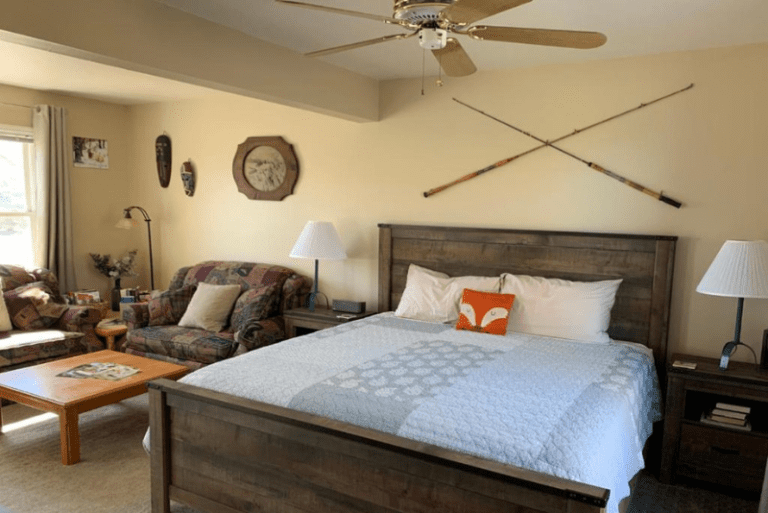 Fox Hollow Inn - King Suite